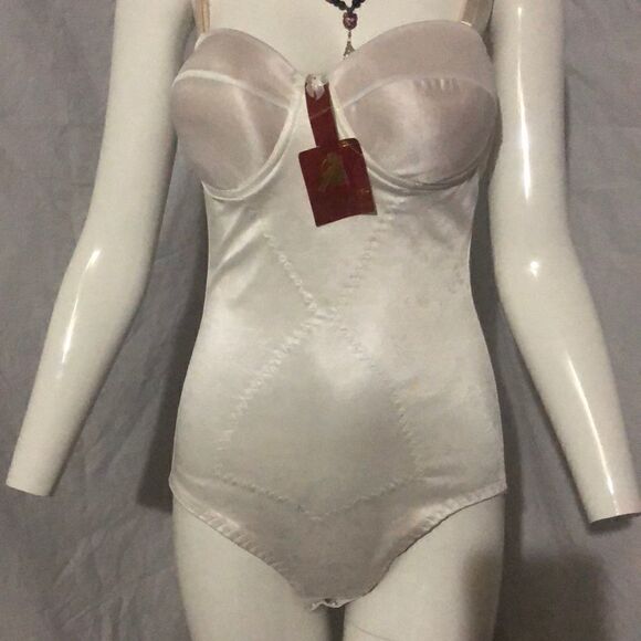 Elegant Cream Shapewear Bodysuit - Picture 2 of 5